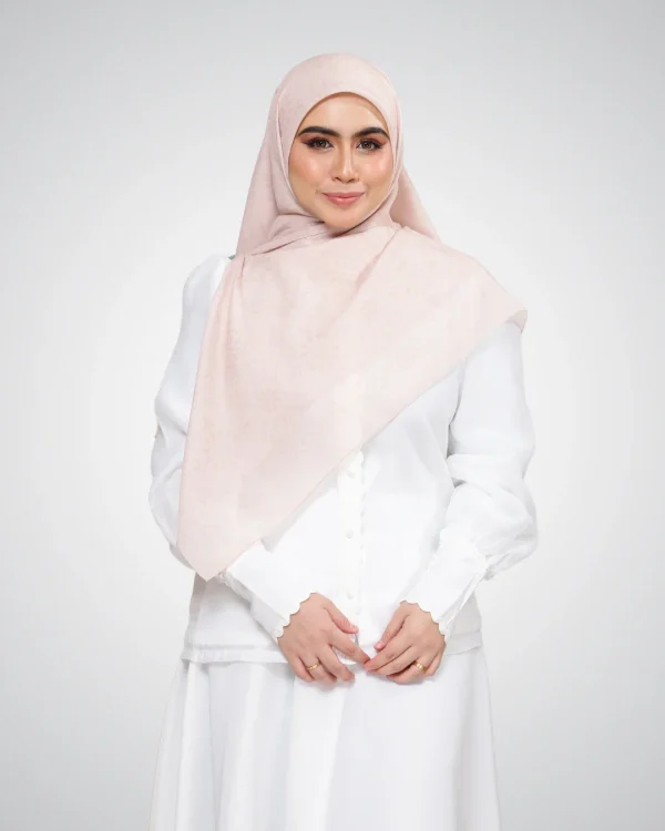 M Dewi 1
